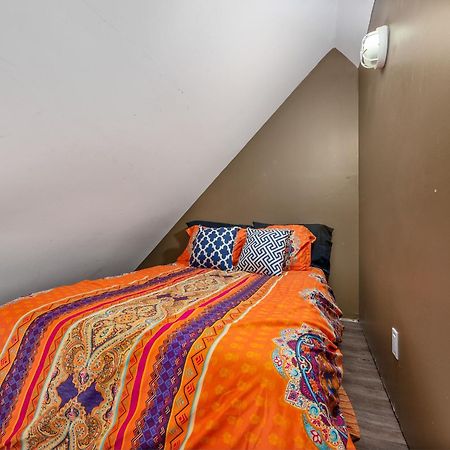 Appartamento Boho-Inspired Haven With Free Park Houston Esterno foto