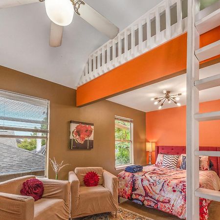 Appartamento Boho-Inspired Haven With Free Park Houston Esterno foto