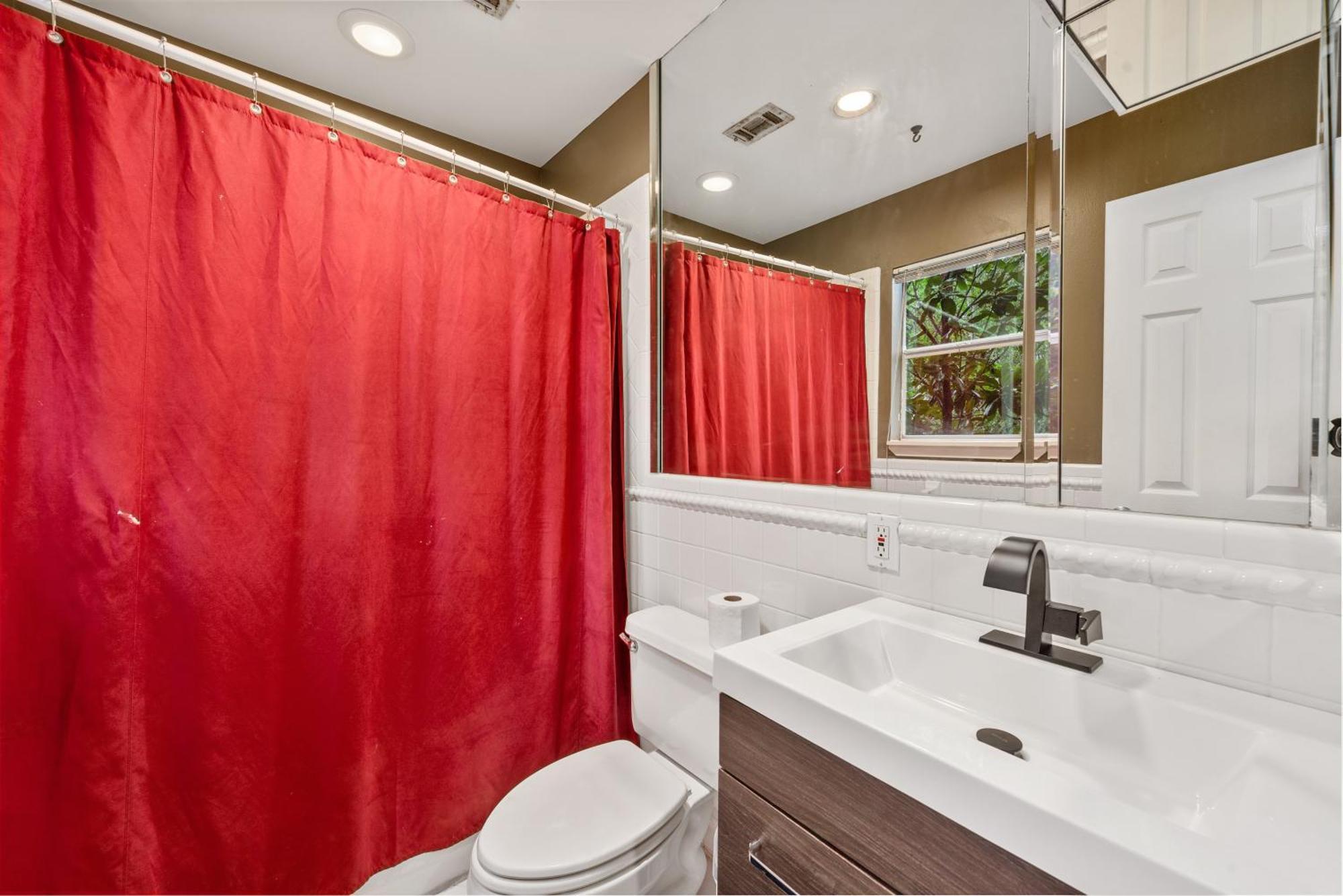 Appartamento Boho-Inspired Haven With Free Park Houston Esterno foto