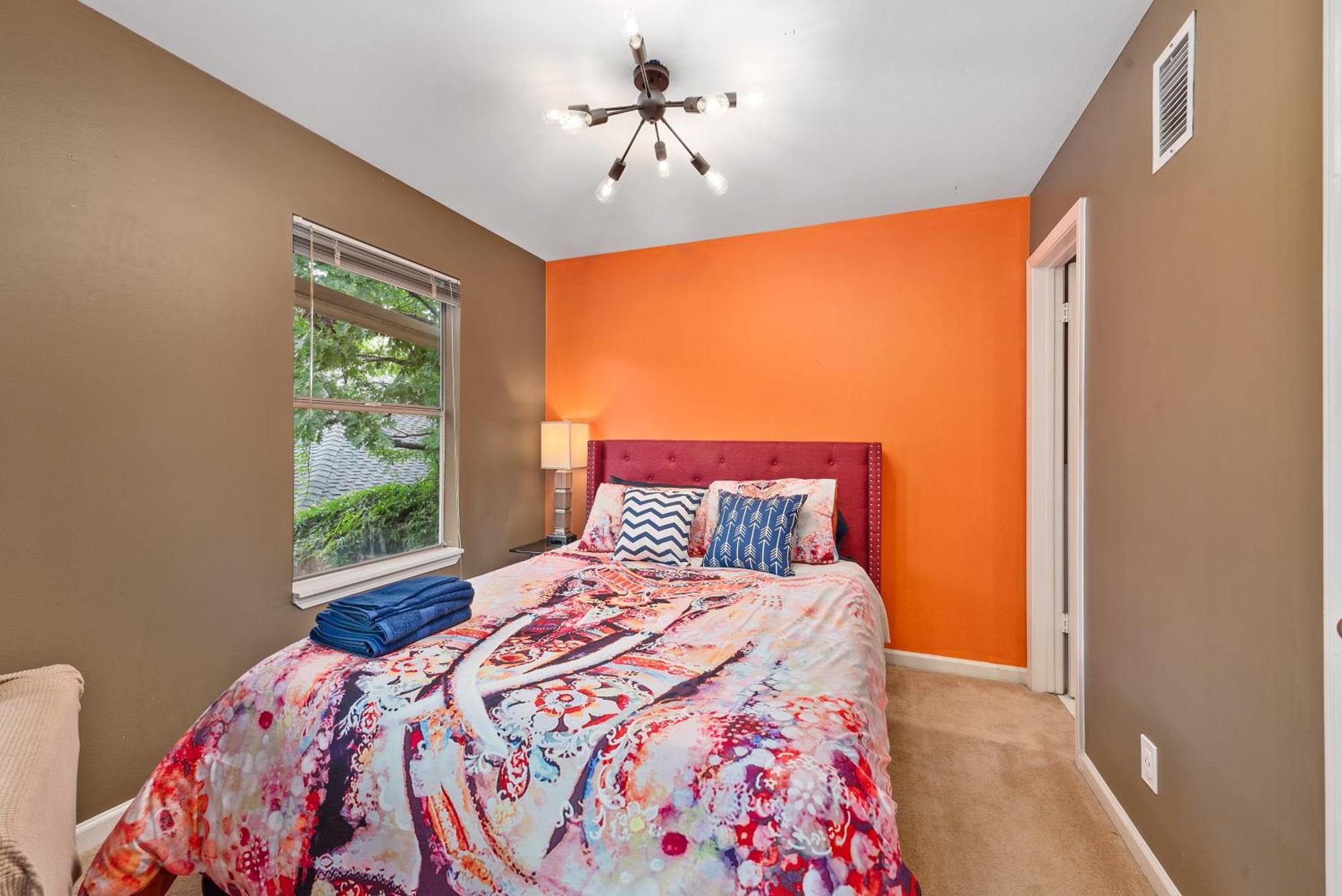 Appartamento Boho-Inspired Haven With Free Park Houston Esterno foto